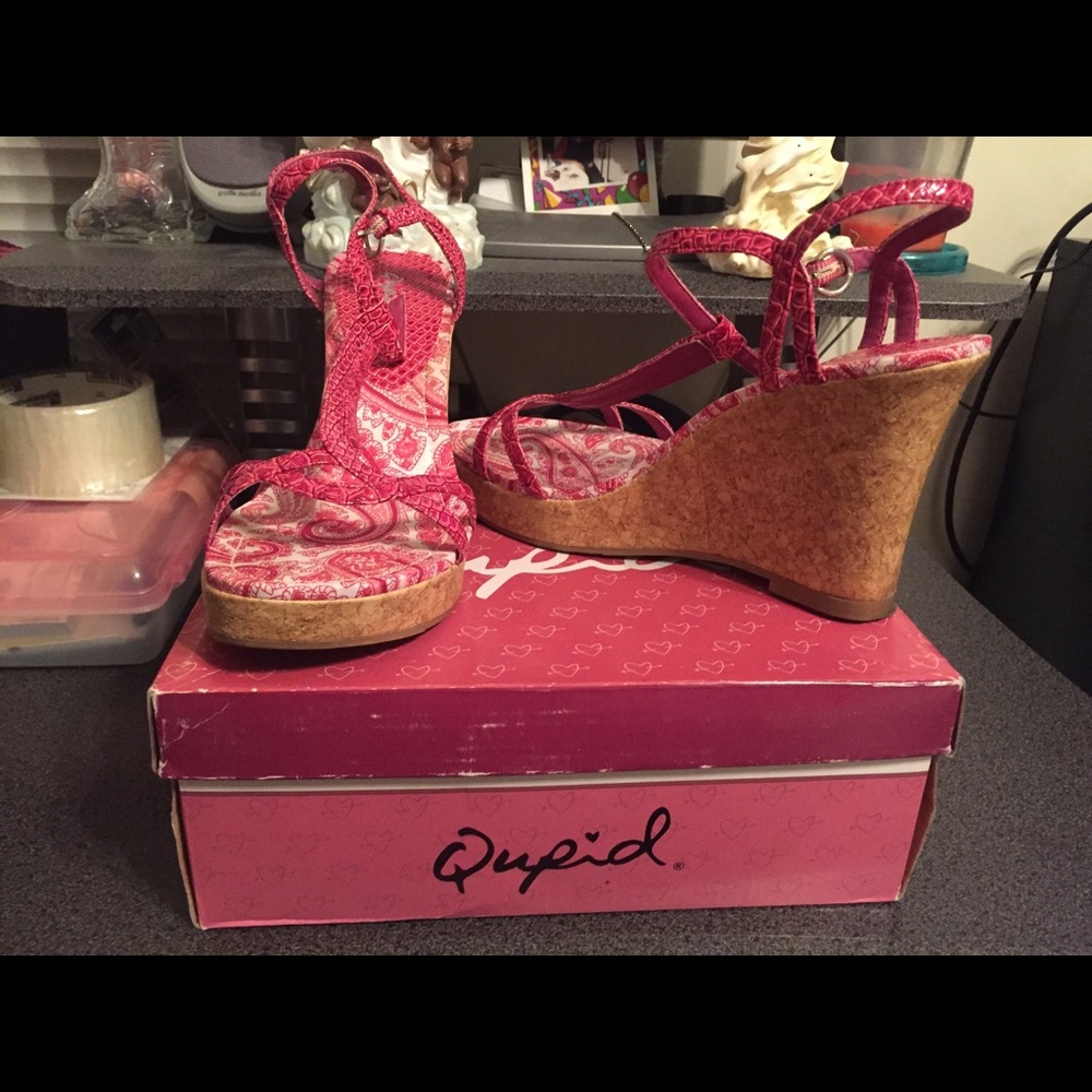 Wedge shoes
